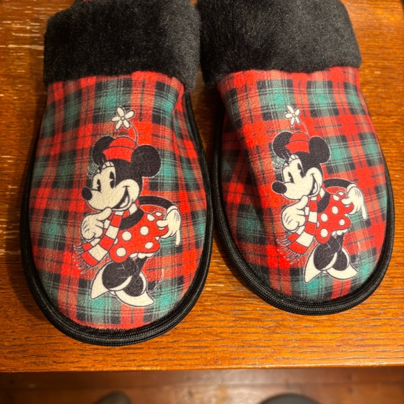 Disney Shoes - Disney Minnie Mouse Slippers NWOT